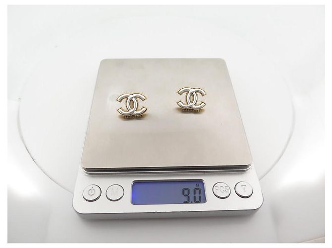 NOVE ORECCHINI CHANEL LOGO CC PERLA BIANCA E METALLO ORO D'oro - vista 6