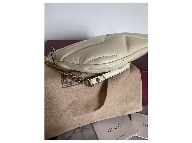 Borsa a spalla Gucci Marmont Hobo in pelle beige - vista 10
