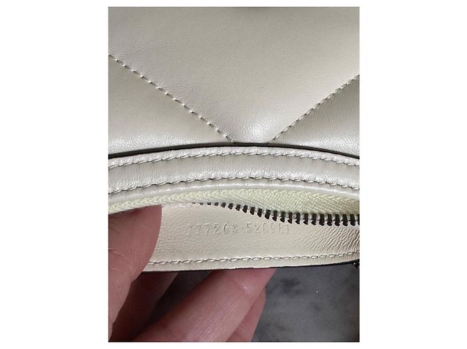 Borsa a spalla Gucci Marmont Hobo in pelle beige - vista 11