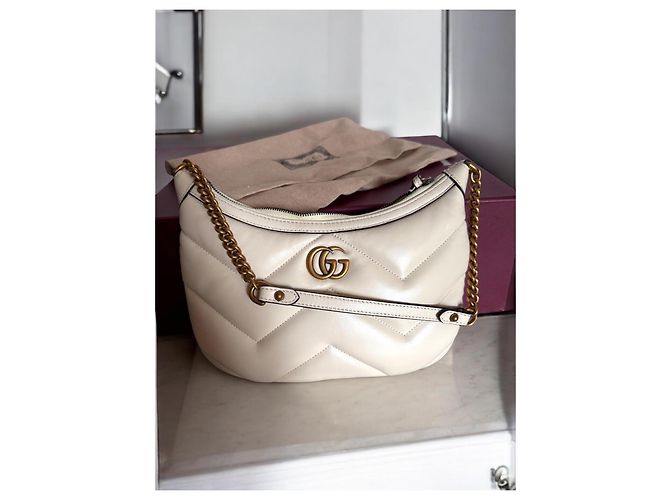 Borsa a spalla Gucci Marmont Hobo in pelle beige - vista 2