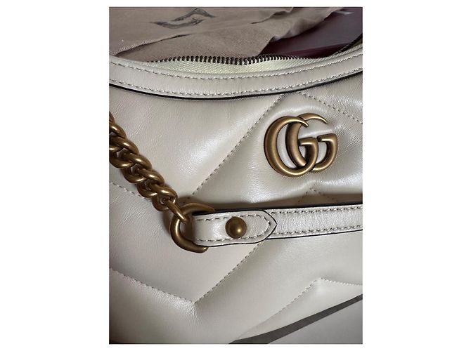 Borsa a spalla Gucci Marmont Hobo in pelle beige - vista 4