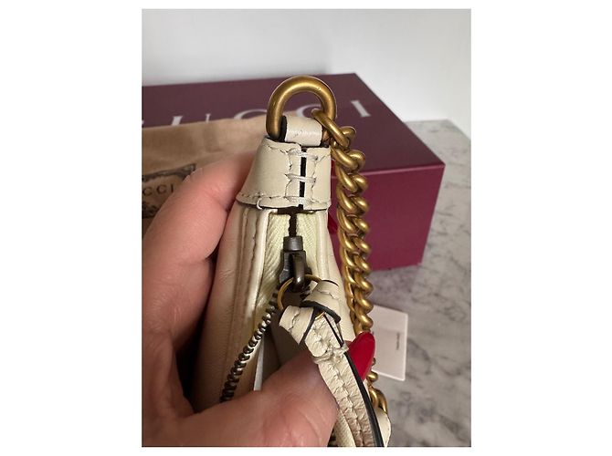 Borsa a spalla Gucci Marmont Hobo in pelle beige - vista 5