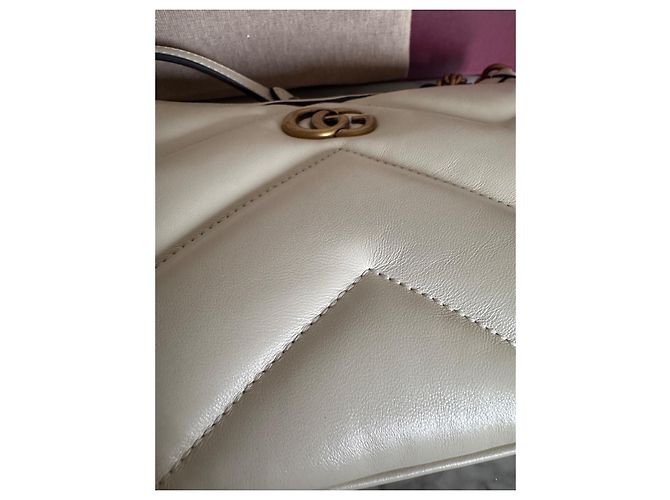 Borsa a spalla Gucci Marmont Hobo in pelle beige - vista 8