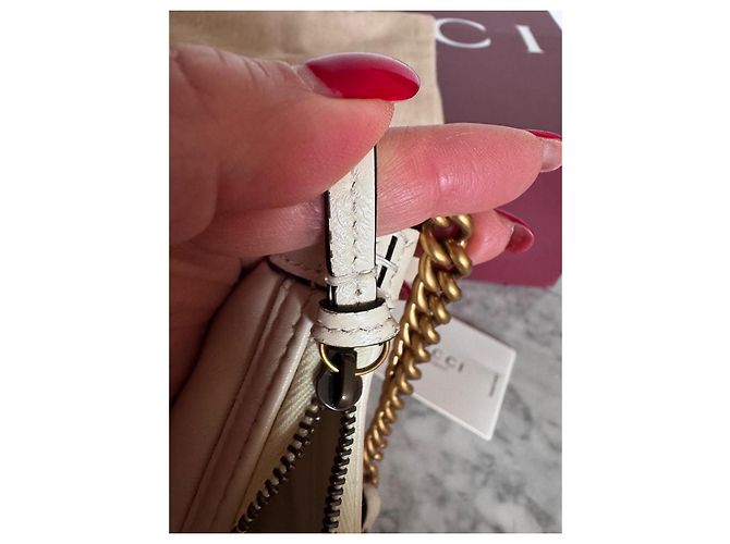 Borsa a spalla Gucci Marmont Hobo in pelle beige - vista 9
