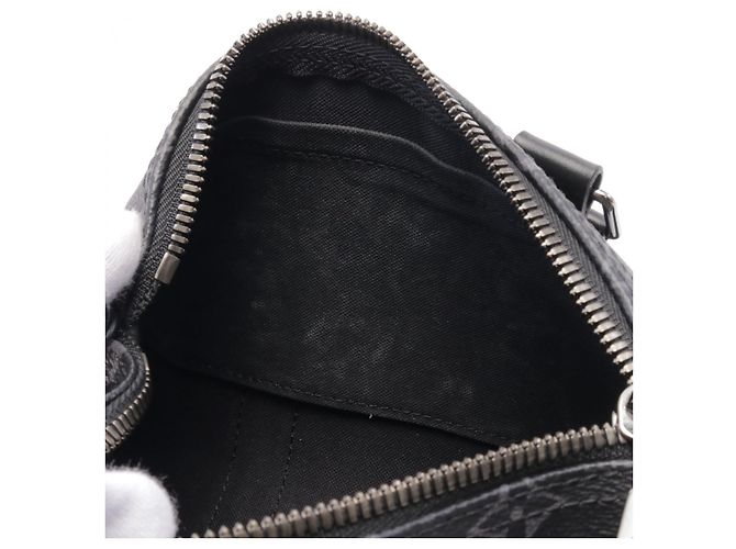Sac à main Louis Vuitton Keepall Bandouliere 25 M46271 Gris - vue 5
