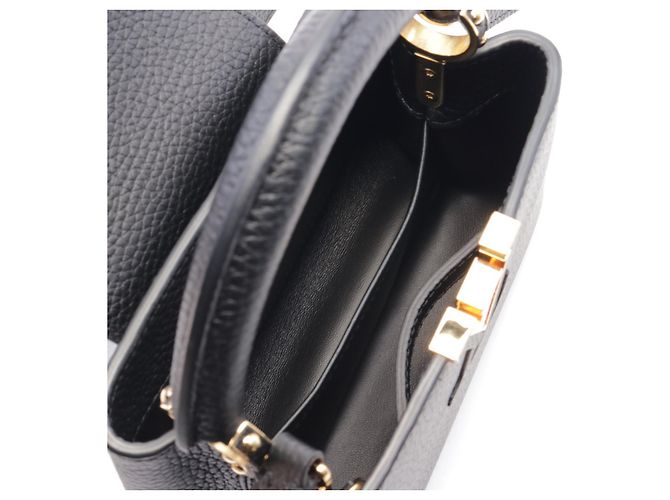 Borsa Louis Vuitton Capucines Mini Nera M24729 Nero - vista 3