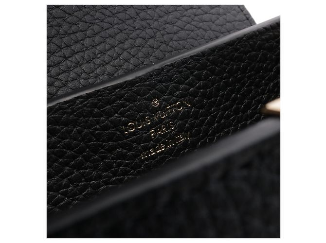 Borsa Louis Vuitton Capucines Mini Nera M24729 Nero - vista 4