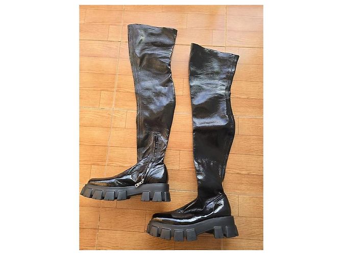 Prada Monolith Overknee-Stiefel. Schwarz - Ansicht 2