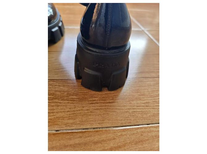 Prada Monolith Overknee-Stiefel. Schwarz - Ansicht 5