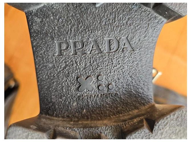 Prada Monolith Overknee-Stiefel. Schwarz - Ansicht 8