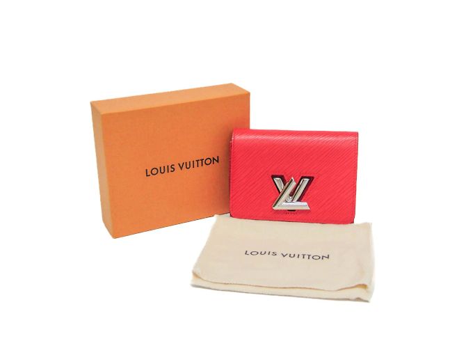 Billetera compacta Twist Epi de Louis Vuitton Roja - vista 4