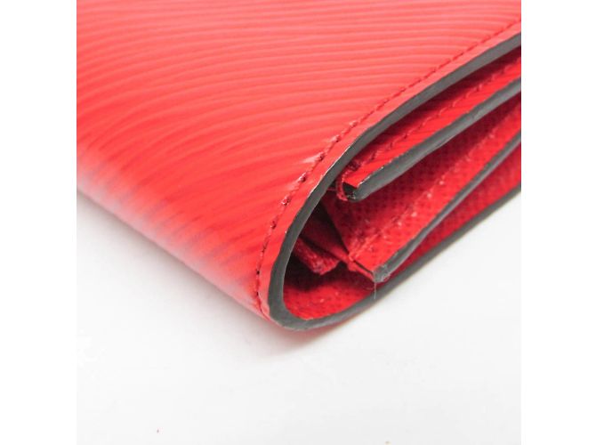 Billetera compacta Twist Epi de Louis Vuitton Roja - vista 6