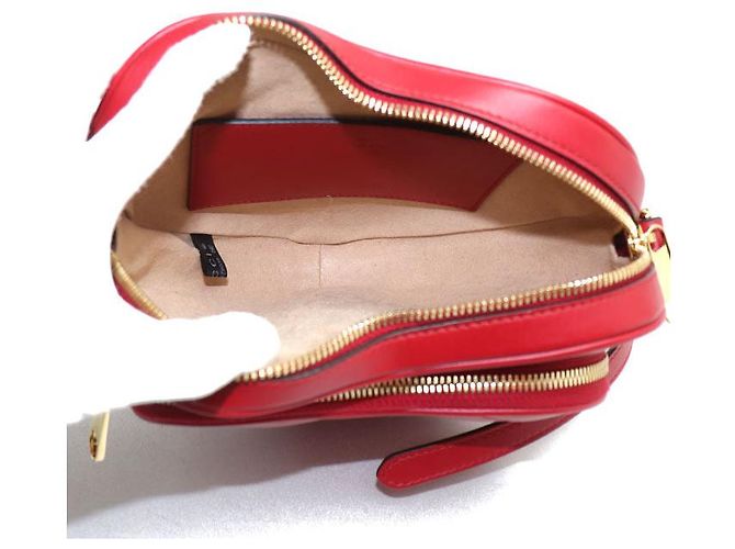 Gucci Interlocking G Heart Leather Shoulder Bag Red - view 3