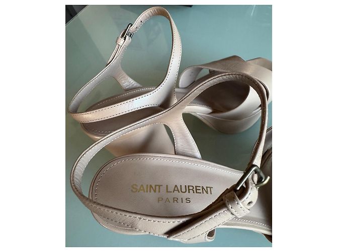 Sapatos de salto Yves Saint Laurent em pele e pele bege - vista 11