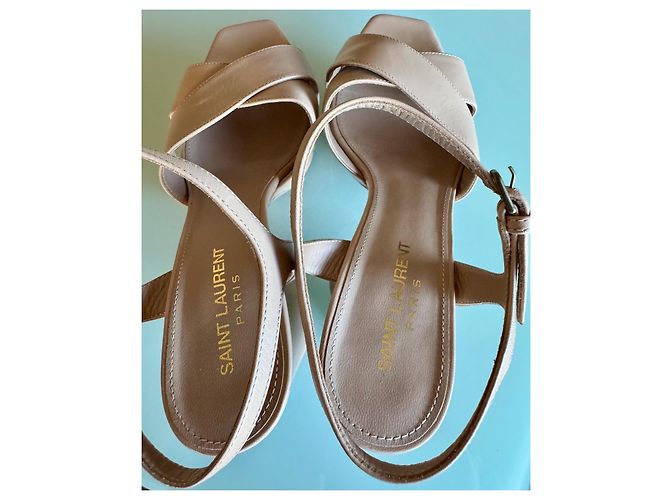 Sapatos de salto Yves Saint Laurent em pele e pele bege - vista 12