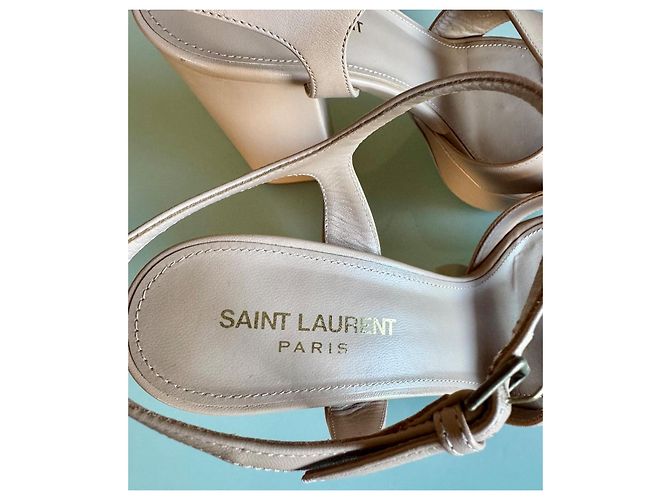 Sapatos de salto Yves Saint Laurent em pele e pele bege - vista 3