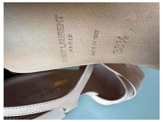 Sapatos de salto Yves Saint Laurent em pele e pele bege - vista 4