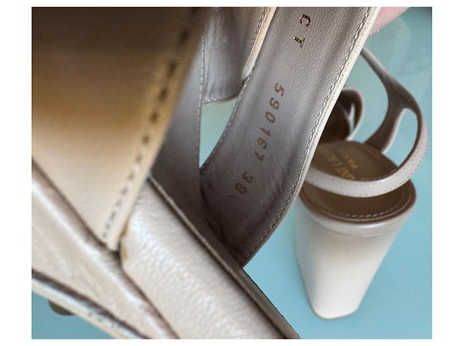 Sapatos de salto Yves Saint Laurent em pele e pele bege - vista 5