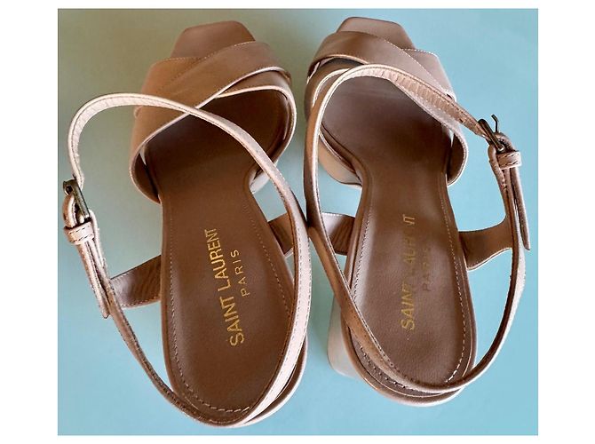 Sapatos de salto Yves Saint Laurent em pele e pele bege - vista 6