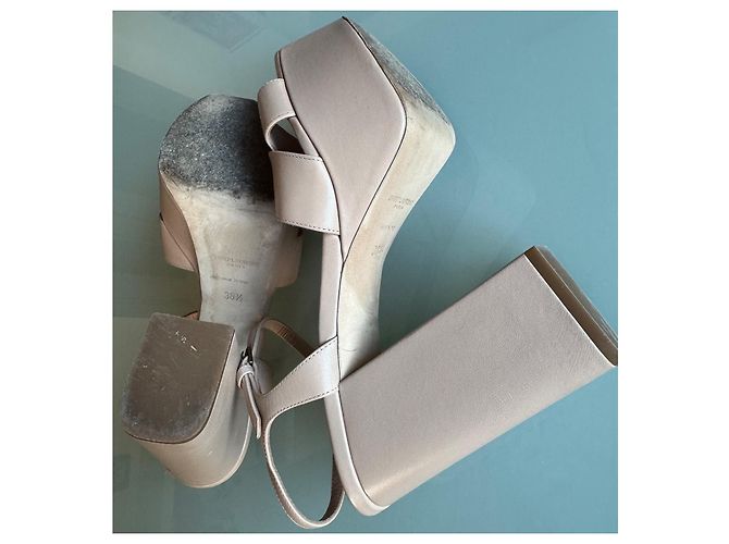 Sapatos de salto Yves Saint Laurent em pele e pele bege - vista 9