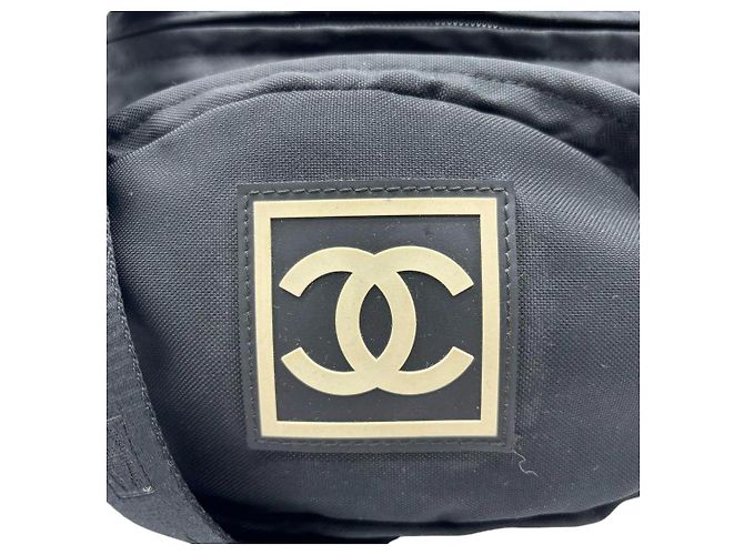 Chanel Borsa a Marsupio in Nylon Nero - vista 2
