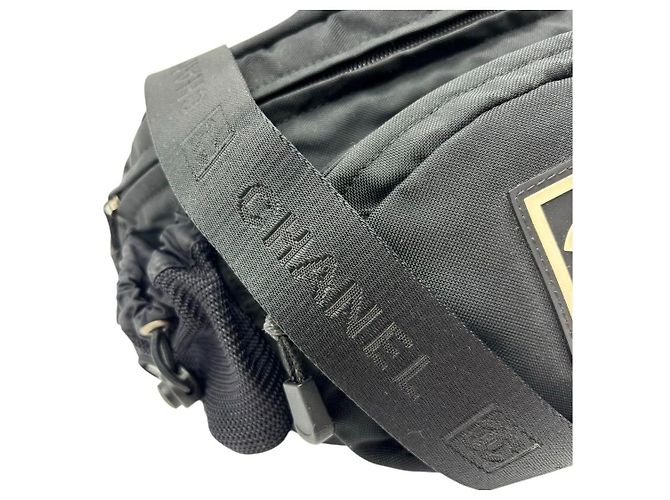 Chanel Borsa a Marsupio in Nylon Nero - vista 3