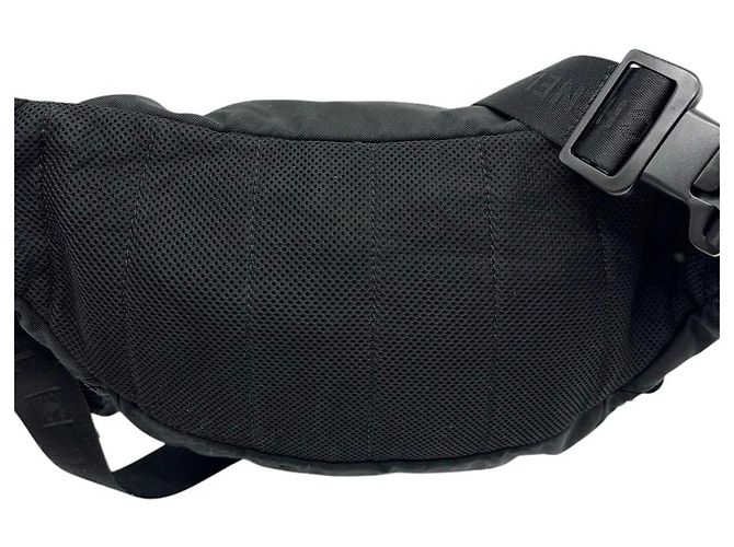 Chanel Borsa a Marsupio in Nylon Nero - vista 5