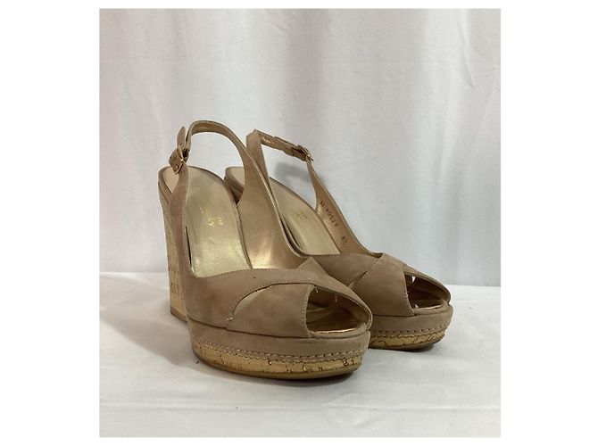 Stuart Weitzman Décolleté con tacco a cuneo e punta aperta in suede marrone - vista 15