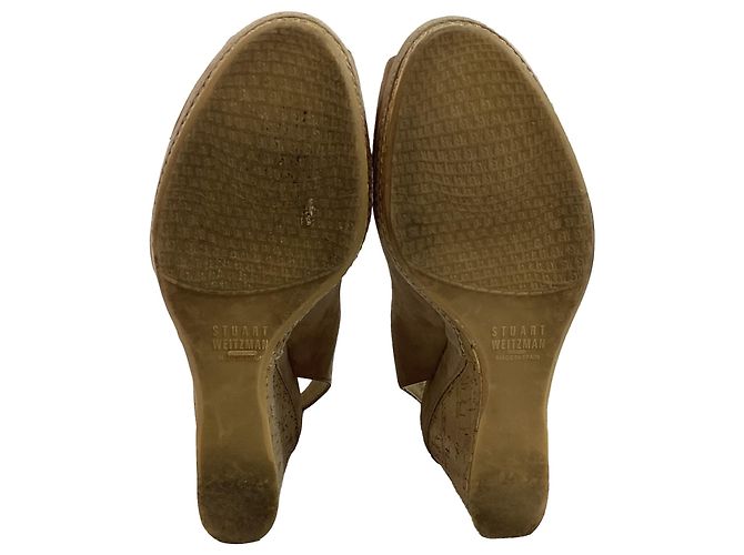 Stuart Weitzman Décolleté con tacco a cuneo e punta aperta in suede marrone - vista 4