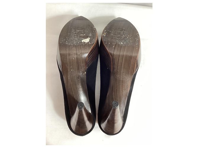 Escarpins à plateforme Stuart Weitzman en daim noir - vue 13