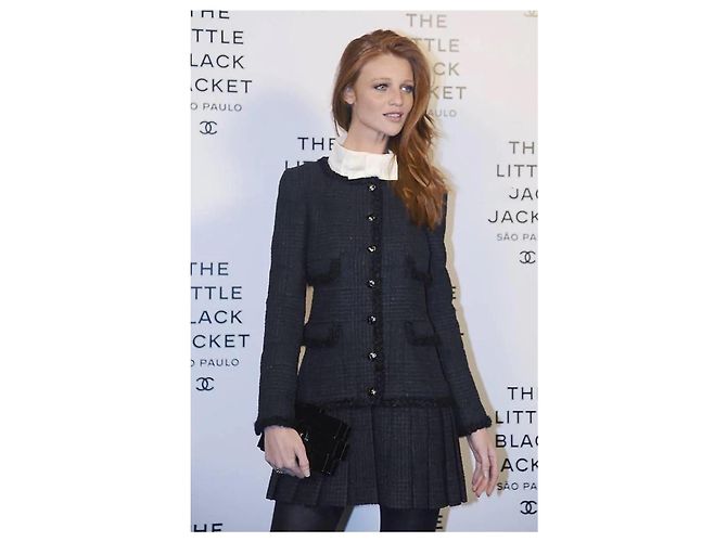 Chanel Ikonische schwarze Tweedjacke von Keira Knightley - Ansicht 9