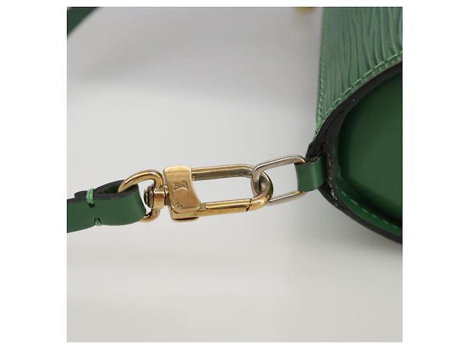 LOUIS VUITTON Pochette Soufflot Epi Verde LV Auth 106405 - vista 15