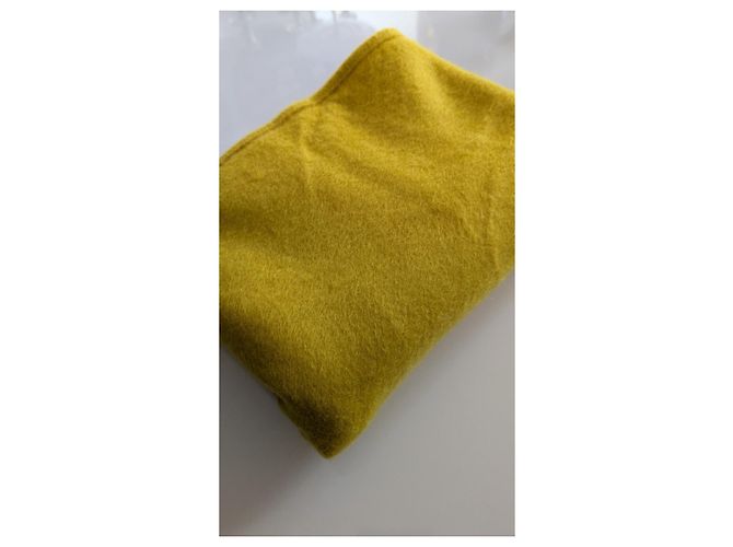 Chal triangular de cachemira Burberry amarillo - vista 4
