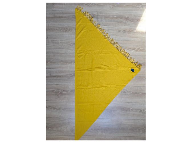 Chal triangular de cachemira Burberry amarillo - vista 5