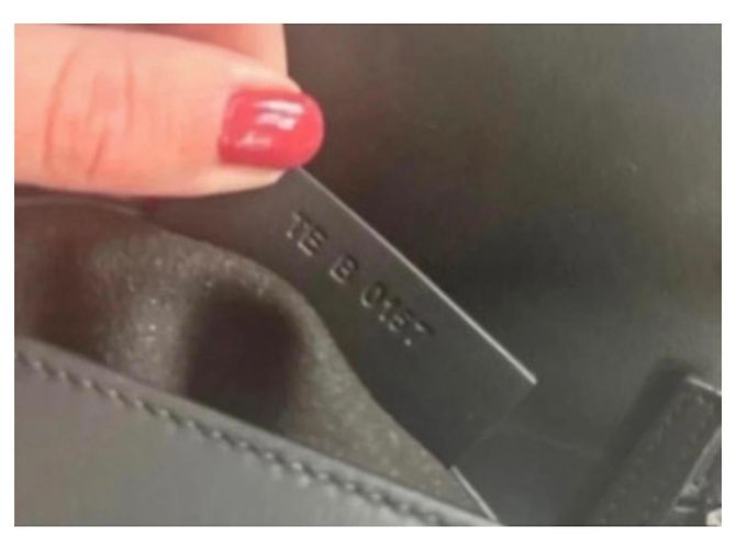 Modelo da caixa Pandora Givenchy Preto - vista 10