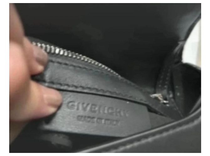 Modelo da caixa Pandora Givenchy Preto - vista 11