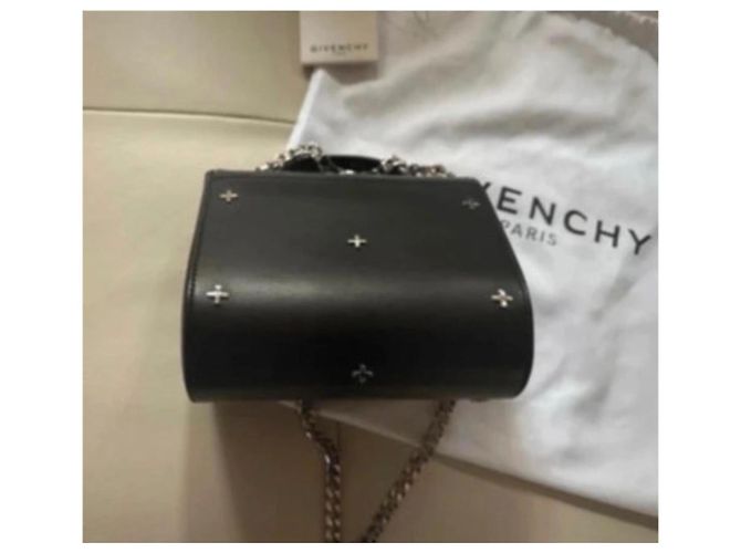 Modelo da caixa Pandora Givenchy Preto - vista 6