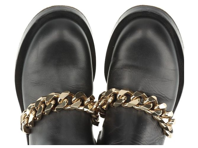 Givenchy Schwarze Lammleder Stiefeletten mit goldener Kette Größe 38 - Ansicht 9