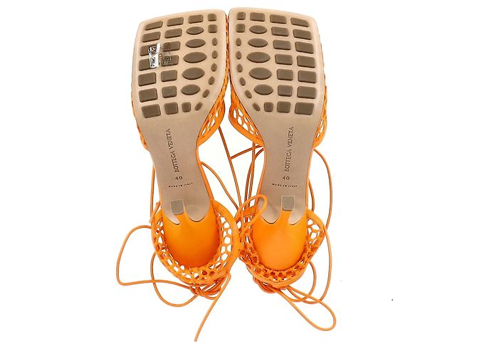 Sandali con lacci elasticizzati Bottega Veneta in pelle arancione - vista 14
