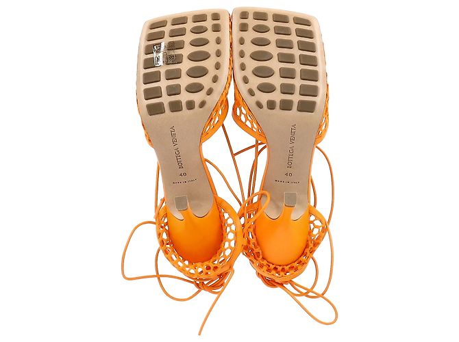 Sandali con lacci elasticizzati Bottega Veneta in pelle arancione - vista 7