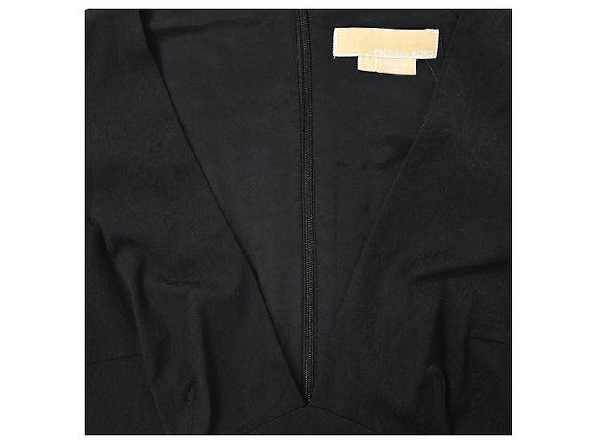 Vestido midi com decote em V Michael Kors em poliéster preto - vista 5