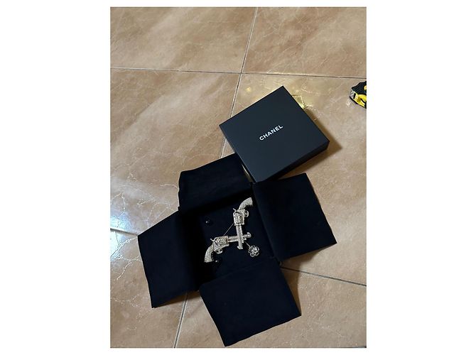 Chanel Spilla doppia rara a forma di pistola Gold hardware - vista 2