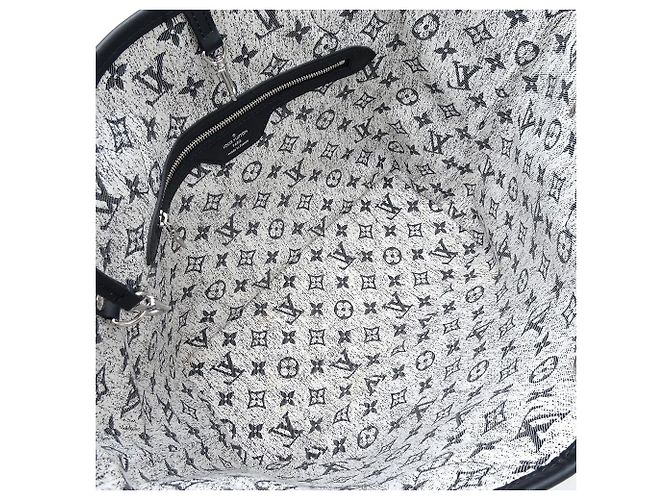 Sac tote Louis Vuitton Neverfull MM M21465 Noir - vue 6