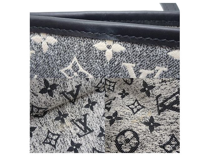 Sac tote Louis Vuitton Neverfull MM M21465 Noir - vue 7