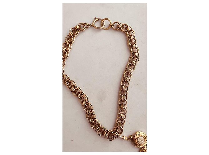 Collana Chanel in metallo dorato con pendente Gold hardware - vista 2