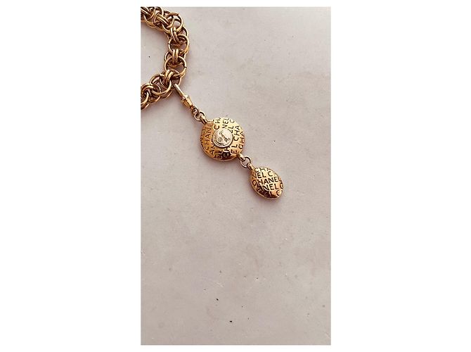 Collana Chanel in metallo dorato con pendente Gold hardware - vista 3