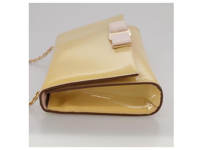 Borsa a spalla a catena Salvatore Ferragamo Smalto Giallo Auth hk1961 - vista 3