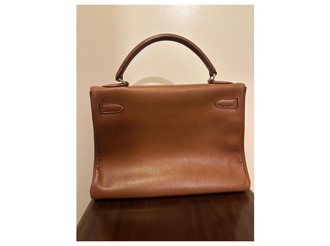 Borsa Hermès Kelly 28 in pelle color caramello - vista 2