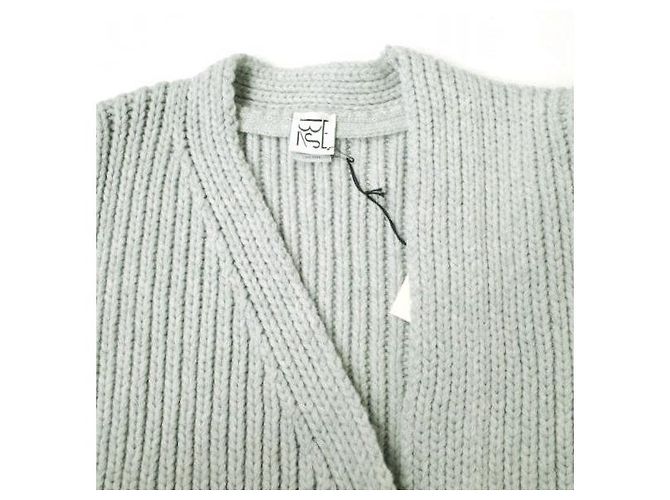 Autre Marque Baserange MEA WRAP Strickjacke aus recycelter Wolle Grau - Ansicht 7