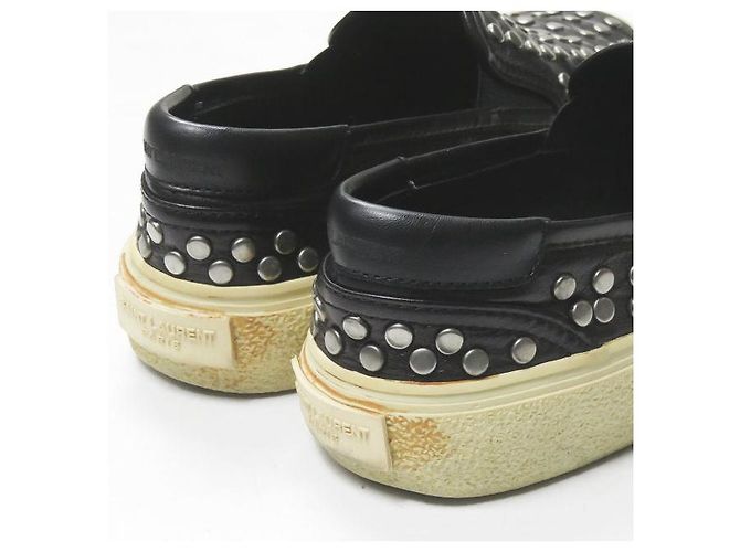 Scarpe slip-on in pelle argentata con borchie Yves Saint Laurent - vista 9